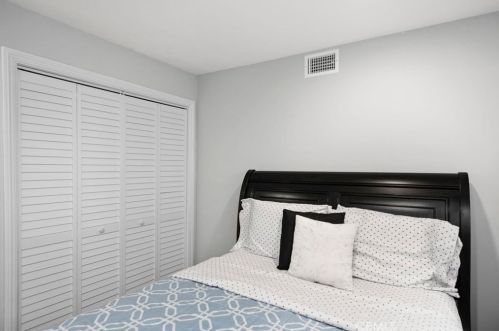 10 Vispera, Irvine CA  92620-2127 exterior