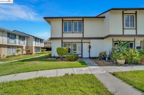 27492 Ponderosa Ct, Hayward CA  94545-4129 exterior