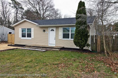 103 Beach Blvd, Lacey, NJ 08731-5132