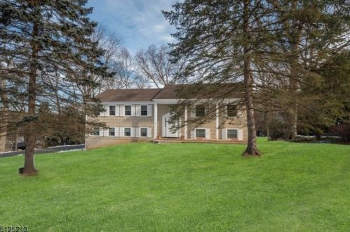3 Black Watch Trl, Morristown, NJ 07960-3601
