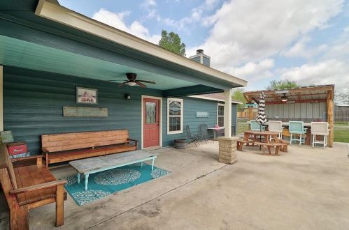 20217 Engelmann Ln, Webberville TX exterior