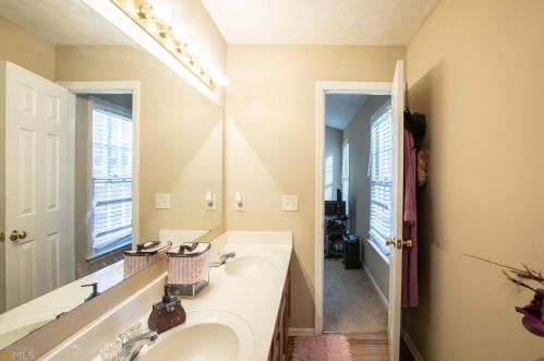 1734 Wedgewood Dr, Stone Mountain, GA 30088-3900