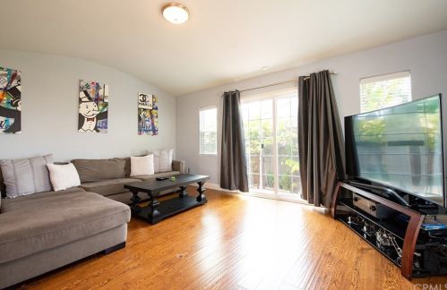 2602 78th St, Inglewood, CA 90305-1016