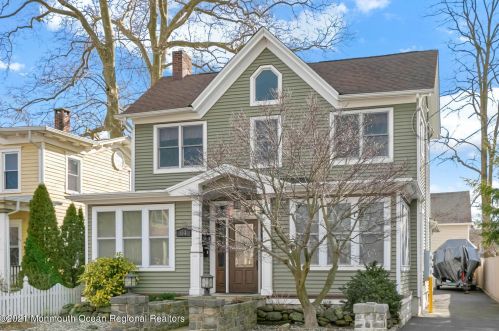 64 Wallace St, Tinton Falls, NJ 07701-1861