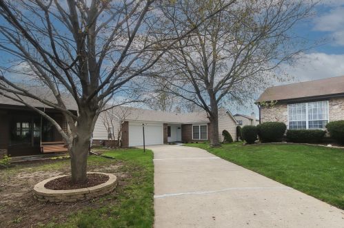 20 Middlebury Ct, Streamwood, IL 60107-1919