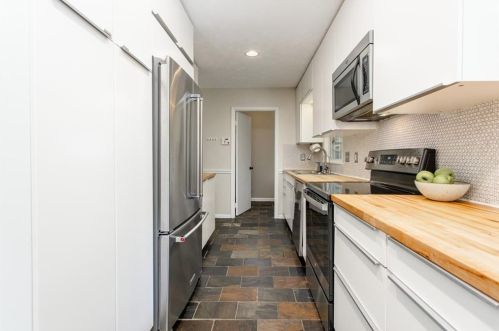 6889 Lockridge Dr, Atlanta GA  30360-1514 exterior