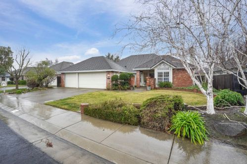 2300 Woodlake Cir, Lodi, CA 95242-9121