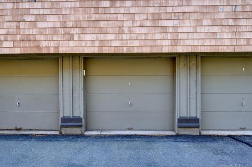 28 Orange Rd, Middletown CT  06457-4914 exterior