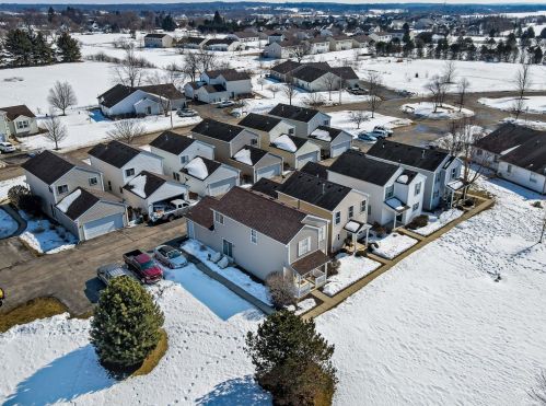 423 Andrea Ct, Alden, IL 60033-7806