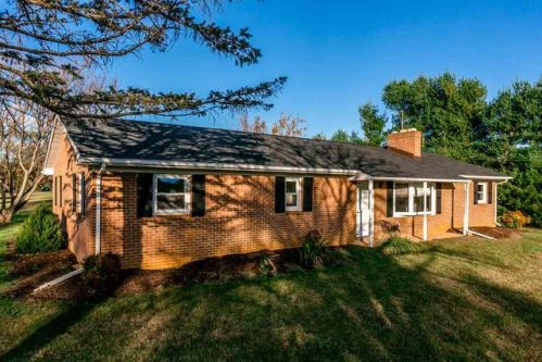 9916 Kennedy Ln, Grottoes, VA 24441-5512