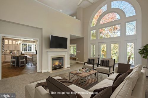 43300 Crystal Lake St, Leesburg, VA 20176-3907