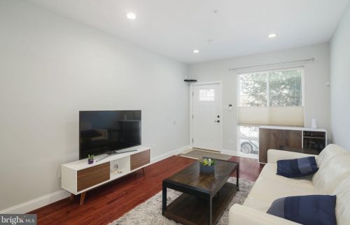 2036 Firth St, Philadelphia, PA 19125-1316