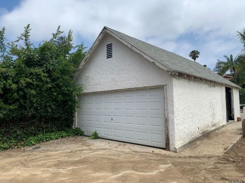 2451 Bywood Dr, Glendale CA  91206-4704 exterior