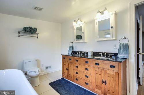 1511 Delmont Ln, Silver Spring MD 20912-7036 exterior