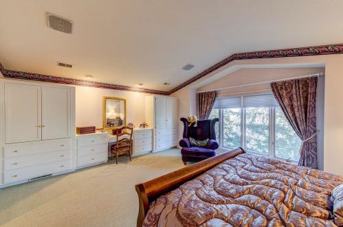 902 Highview Cir, Saint Paul MN  55118-3687 exterior