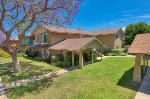 1960 Evergreen St, La Verne, CA 91750-3571