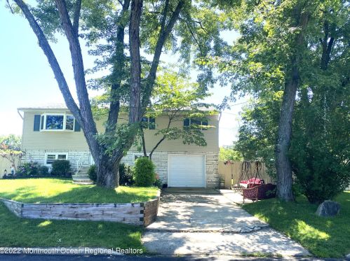 8 Pine Hill St, Jackson Twp, NJ 08527-2440