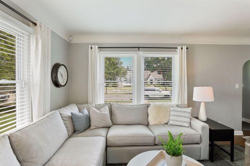 2106 Highland Pkwy, Saint Paul MN  55116-1311 exterior