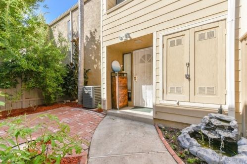 5451 Twin Lakes Dr, Cypress, CA 90630-5945