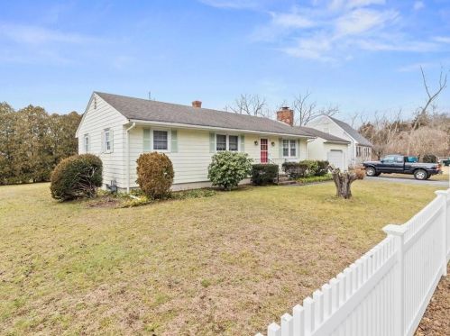 14 Ashel St, Westerly, RI 02891-1624