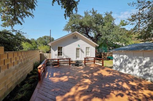 1717 5th St, Austin TX  78702-4635 exterior