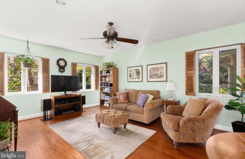 1211 Pinecrest Cir, Silver Spring MD exterior