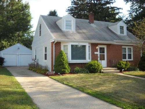 2711 18th Ave, Rockford, IL 61108-5833
