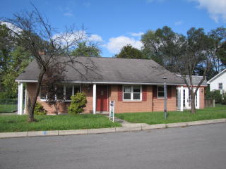 13 Beechwood Dr, Cumberland, MD 21502-4401