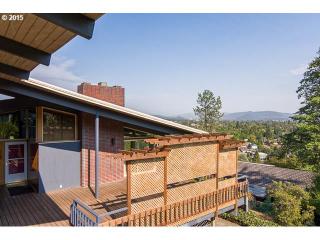 845 Willacade Ct, Springfield OR  97477-3643 exterior