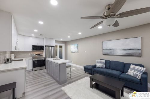 414 Bradshaw Ln, Palm Springs, CA 92262-7950