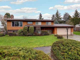 2821 Willowbrook Ct, Damascus, OR 97080