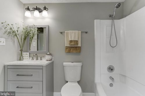 28 Avonshire Ct, Silver Spring MD 20904-6712 exterior