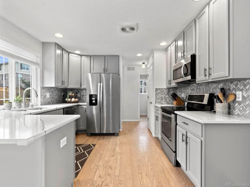 4825 Eaton Park Way, Aurora CO  80016-5831 exterior