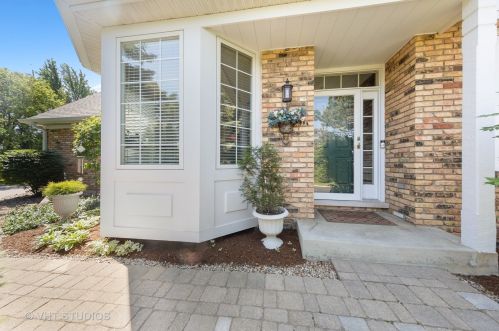 334 Reserve Cir, Willowbrook, IL 60514-1565