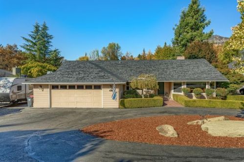 4477 Hillcrest Rd, Medford OR  97504-6933 exterior