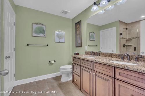 333 Princeton Ct, Tinton Falls NJ  07702-4058 exterior