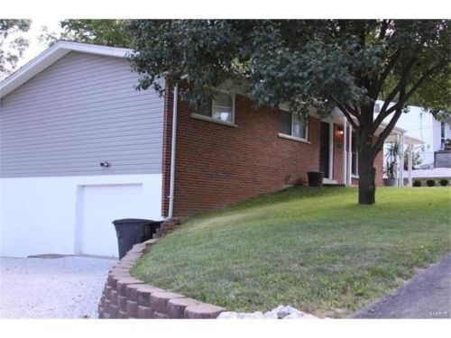 57 Lois Ln, Fenton, MO 63026-4604