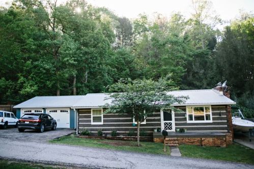 16 Mountaineer Dr, Elkview, WV 25071-9519