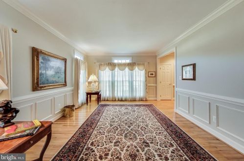 6420 Lake Meadow Dr, Springfield VA  22015-3927 exterior