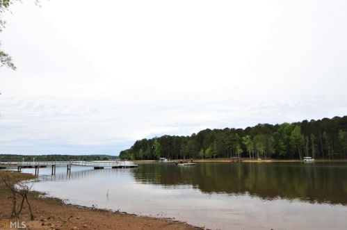 695 Waterview Dr, Lagrange, GA 30240-9171