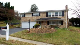 2630 Raleigh Dr, York PA  17402-3916 exterior