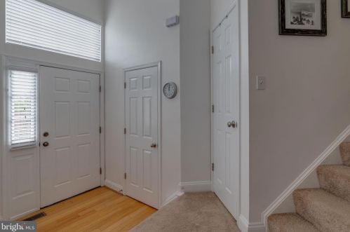 678 Mcleary Sq, Leesburg, VA 20175-5650