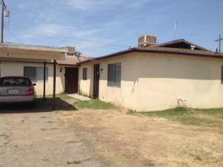 322 Bardsley Ave, Tulare, CA 93274-5206