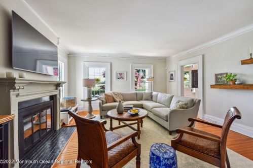 85 Swimming Riv Rd, Tinton Falls NJ 07724-2846 exterior