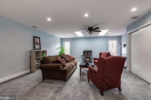 8 Tomlyn Dr, Princeton NJ  08540-4316 exterior