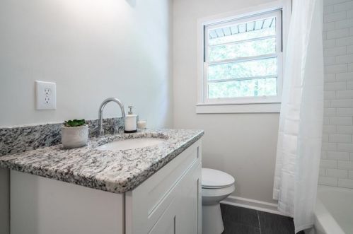 2350 Manor Ave, Atlanta GA  30344-1028 exterior