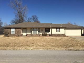 9165 Holliday Dr, Claremore, OK 74019-2493