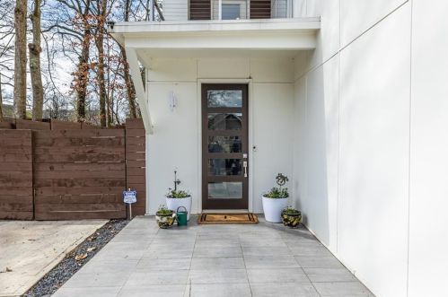 24 Hutchinson St, Atlanta GA  30307-2823 exterior