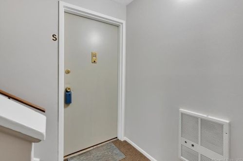 12 Darling St, Southington, CT 06489-2644
