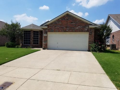 10617 Fossil Hill Dr, Fort Worth TX  76131-3952 exterior